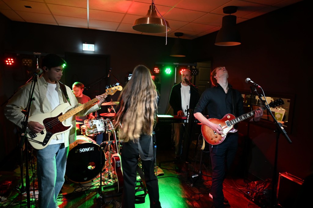 ../Images/10 jaar Ro's Barbershop 122.jpg